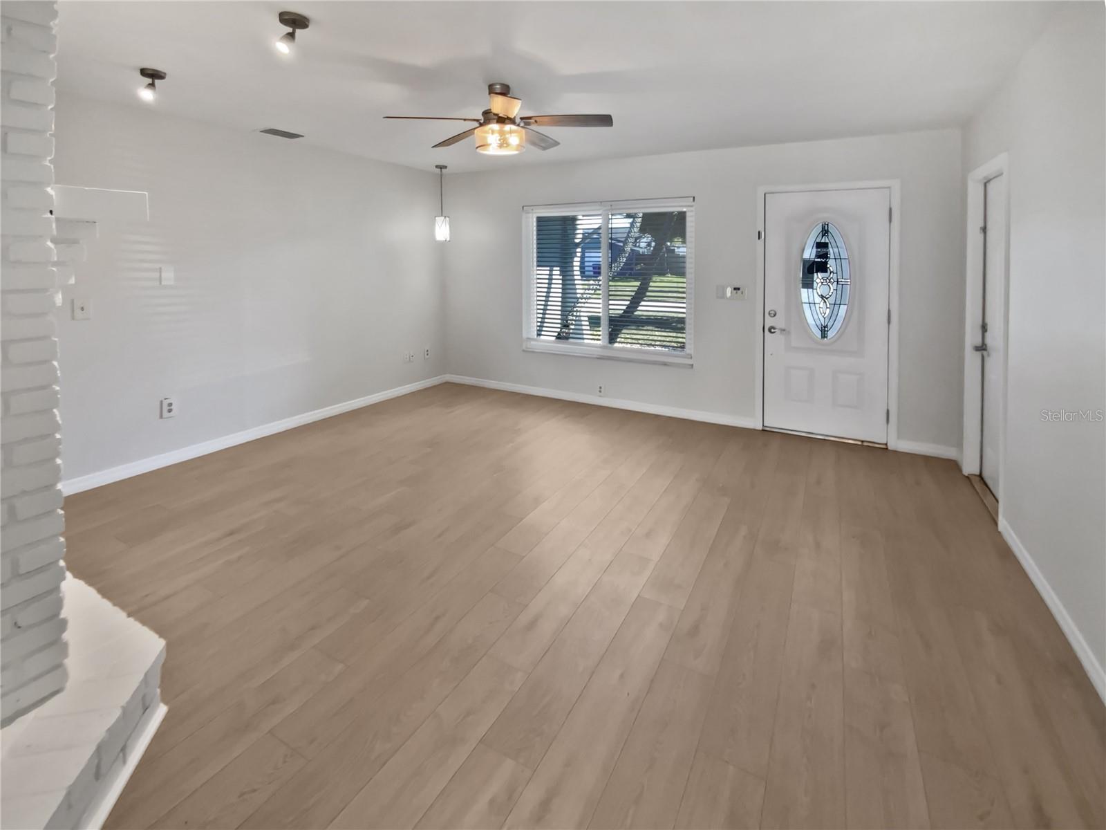 1404 ROSEWOOD AVENUE