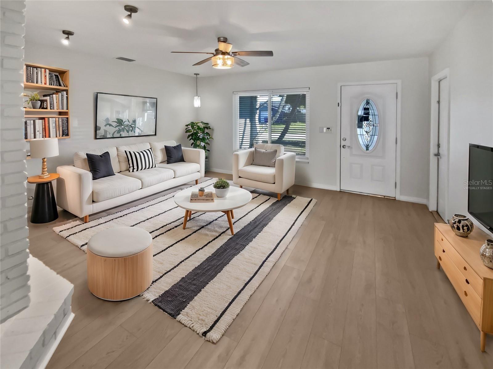 1404 ROSEWOOD AVENUE