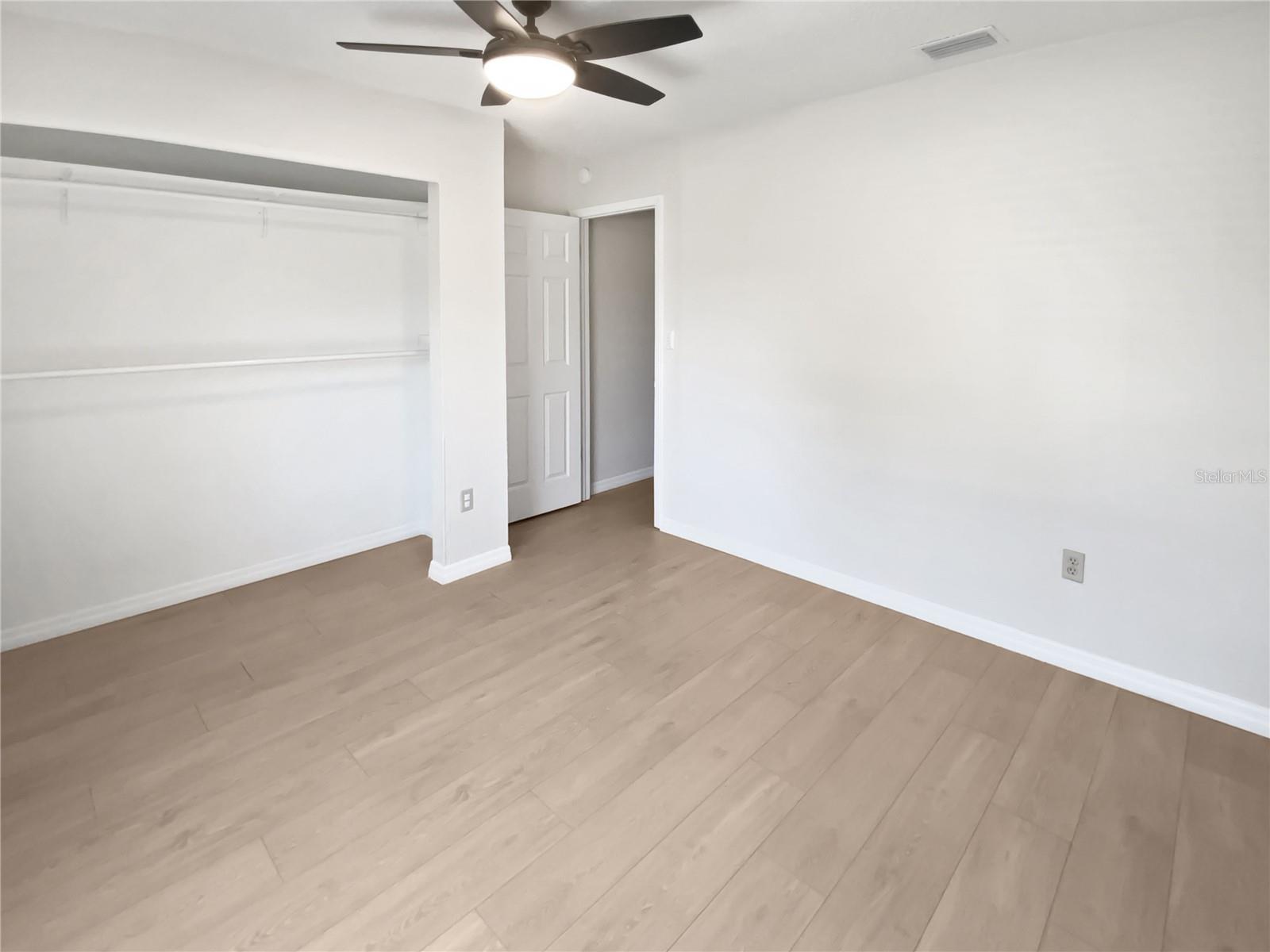 1404 ROSEWOOD AVENUE
