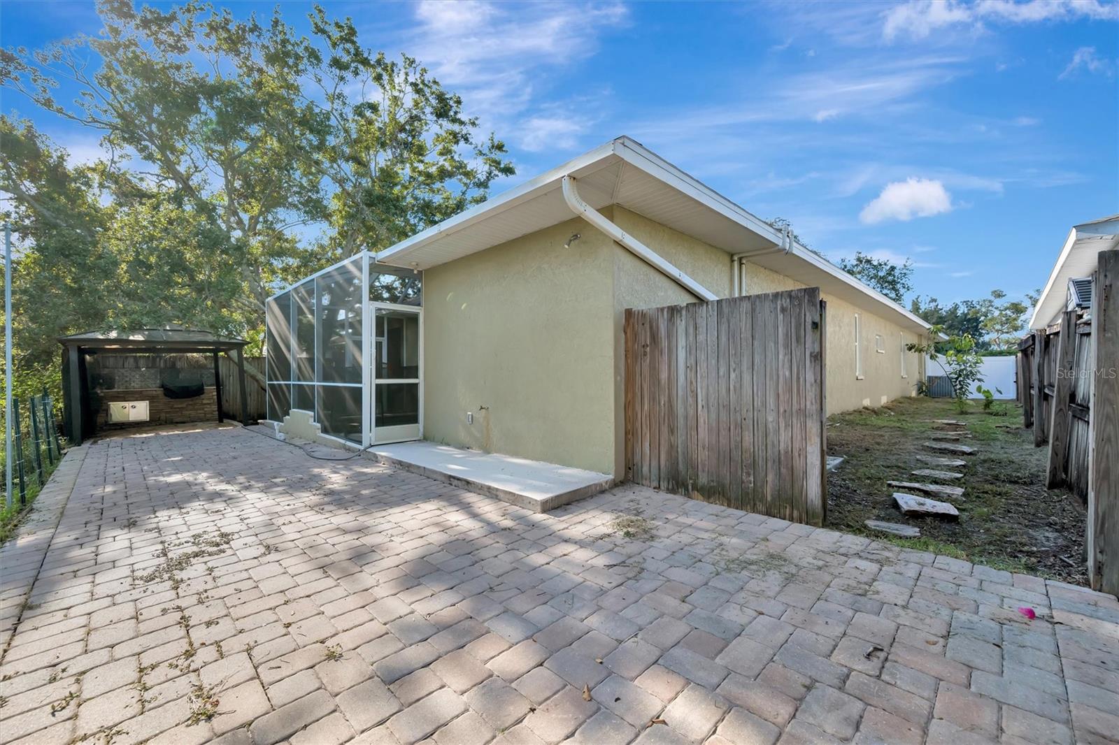 COLONY MEADOWS - Residential Lease