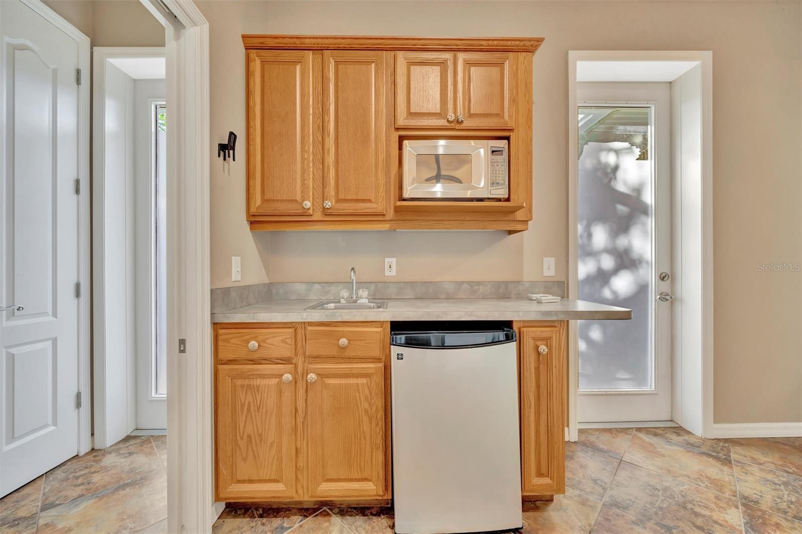 COLONY MEADOWS - Residential Lease