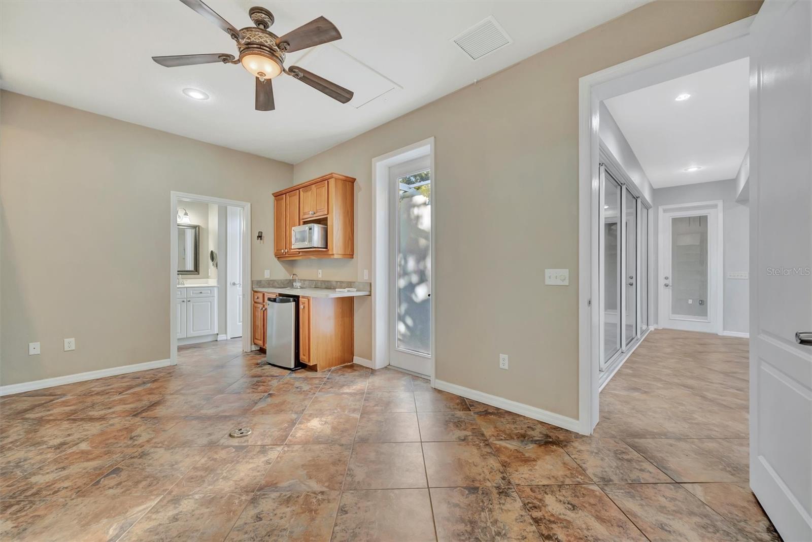 COLONY MEADOWS - Residential Lease