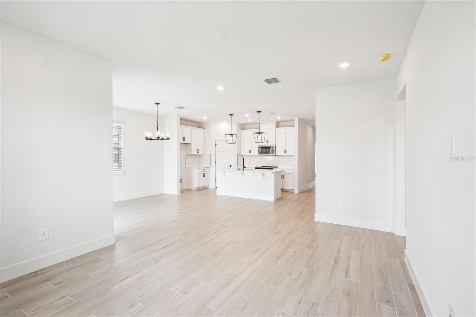 104 RUNAWAY FIELD AVENUE