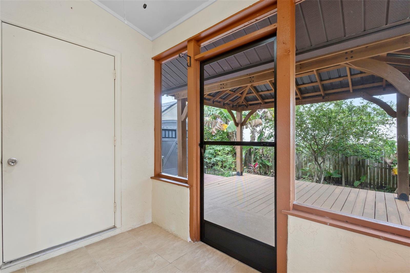 DOVER CIRCLE - Residential