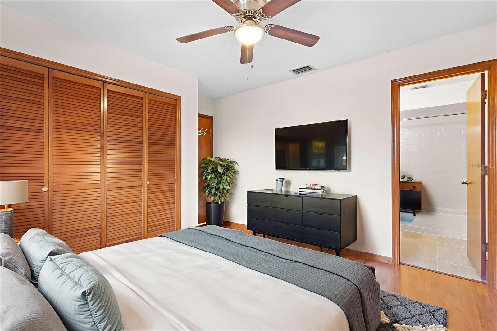 DOVER CIRCLE - Residential