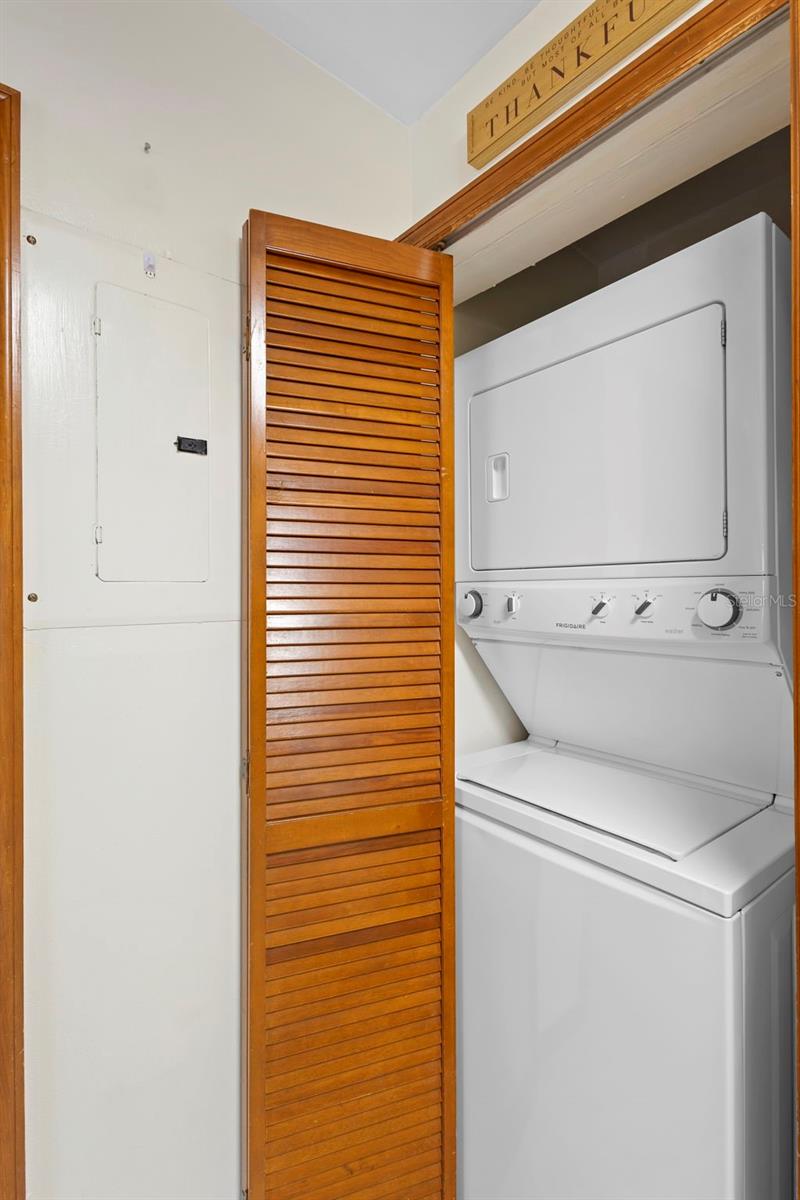 DOVER CIRCLE - Residential