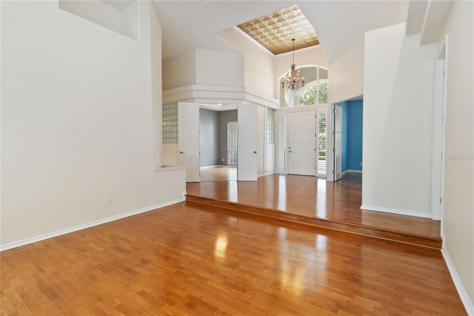 TOREY PINES - Residential Lease