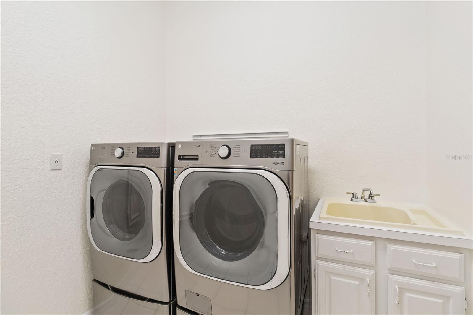 TOREY PINES - Residential Lease