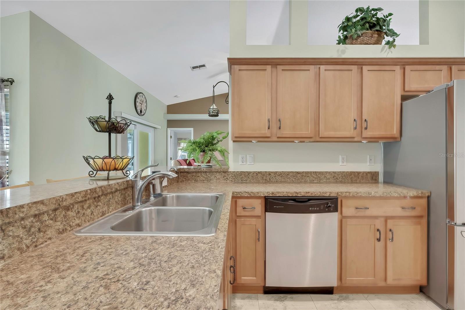 ROYAL HIGHLANDS - Residential