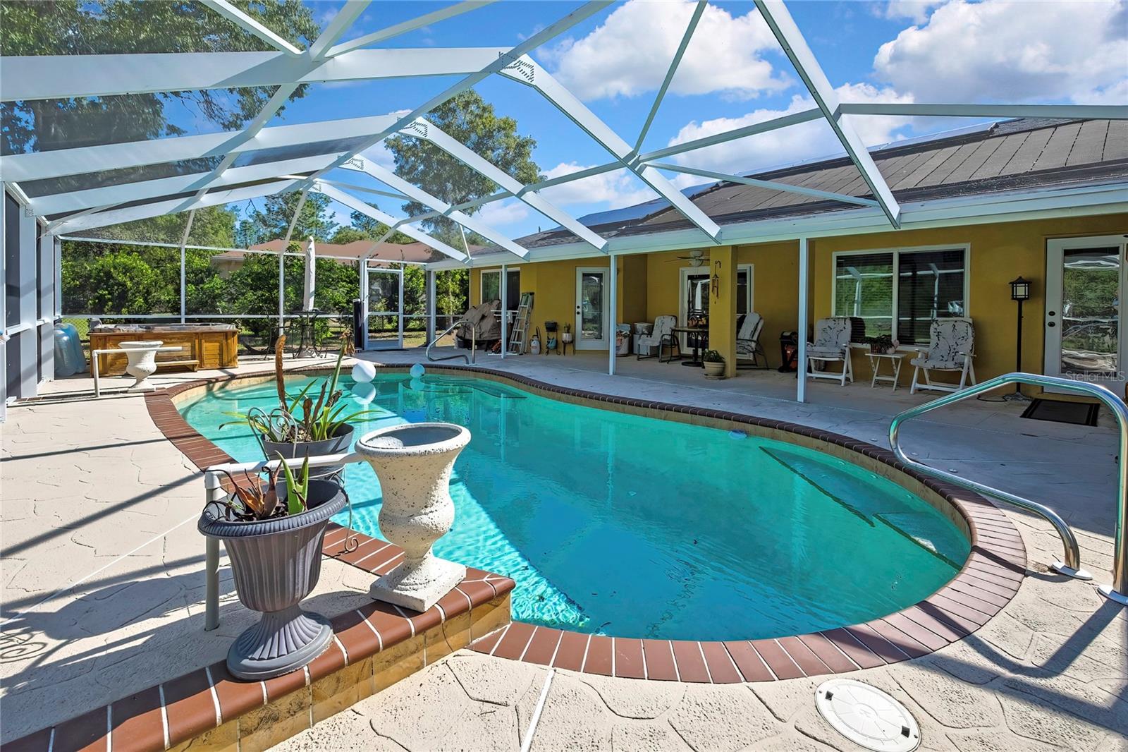 ROYAL HIGHLANDS - Residential