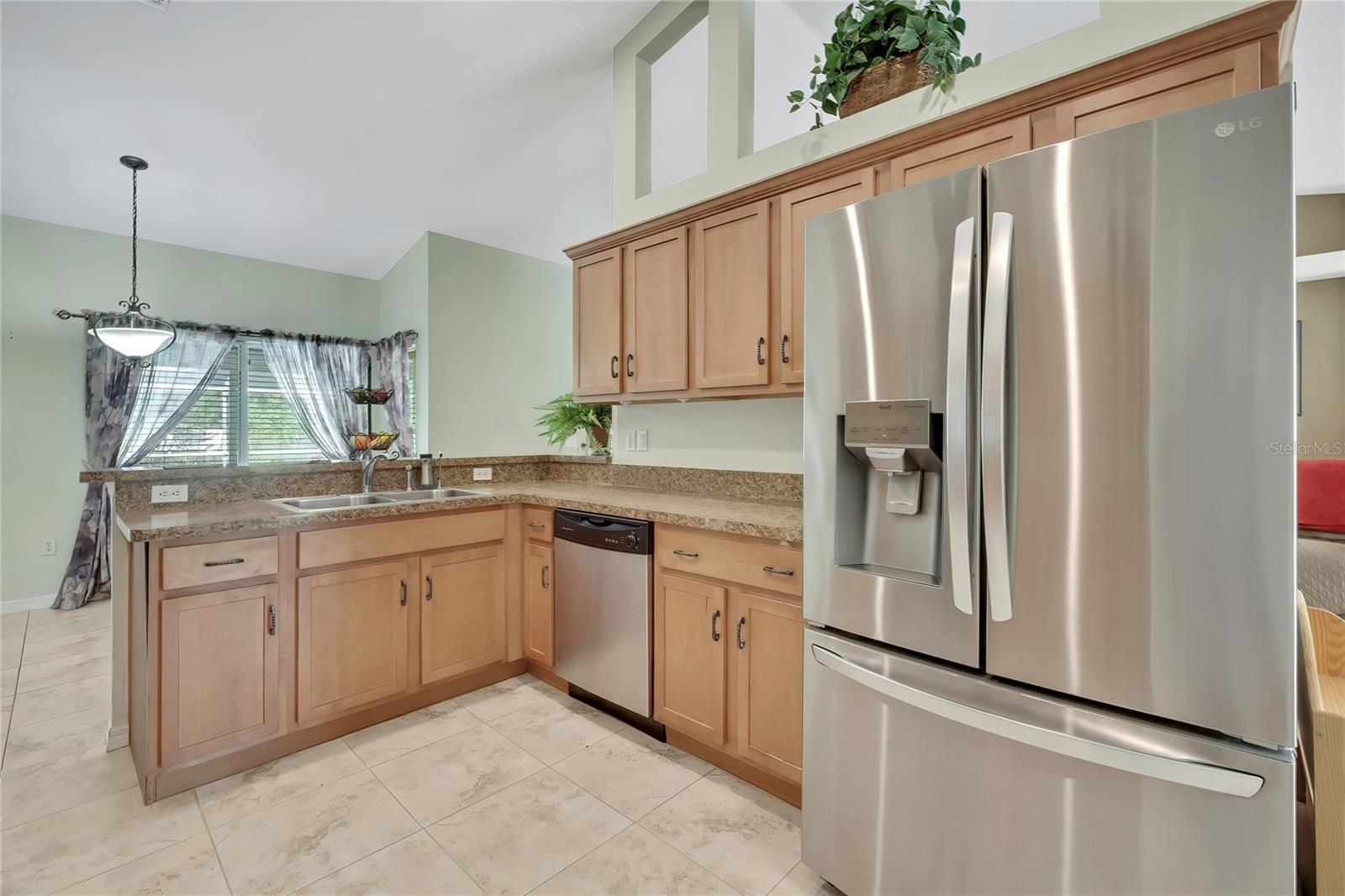 ROYAL HIGHLANDS - Residential