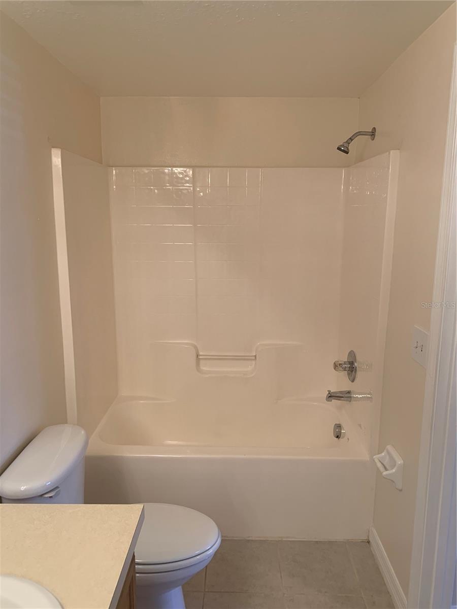 VILLAGES OF BLOOMINGDALE CONDO 03 - Residential Lease