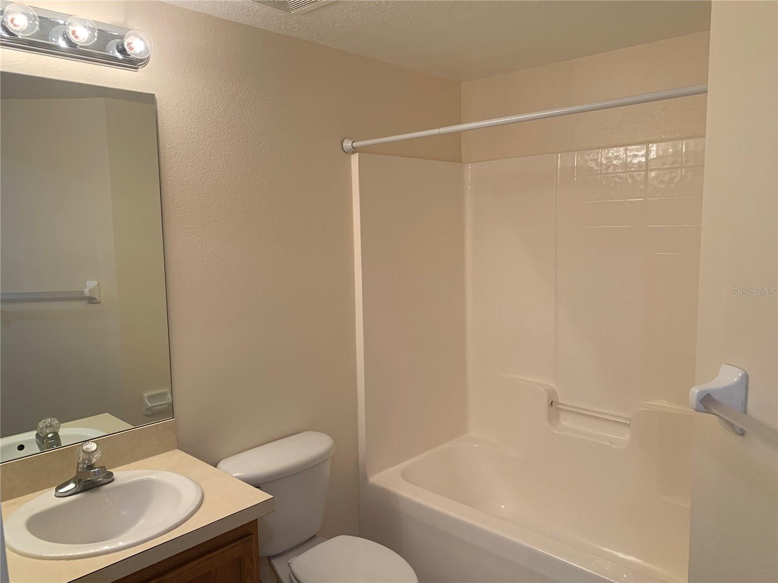 VILLAGES OF BLOOMINGDALE CONDO 03 - Residential Lease