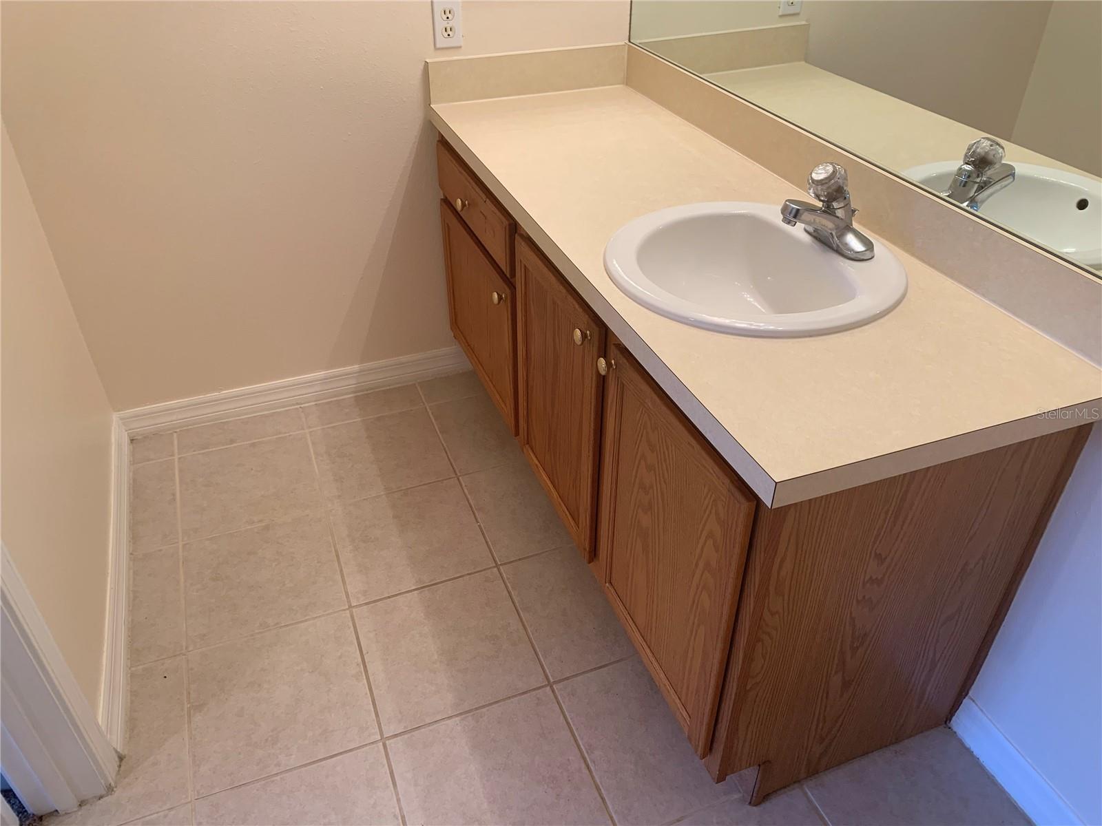 VILLAGES OF BLOOMINGDALE CONDO 03 - Residential Lease