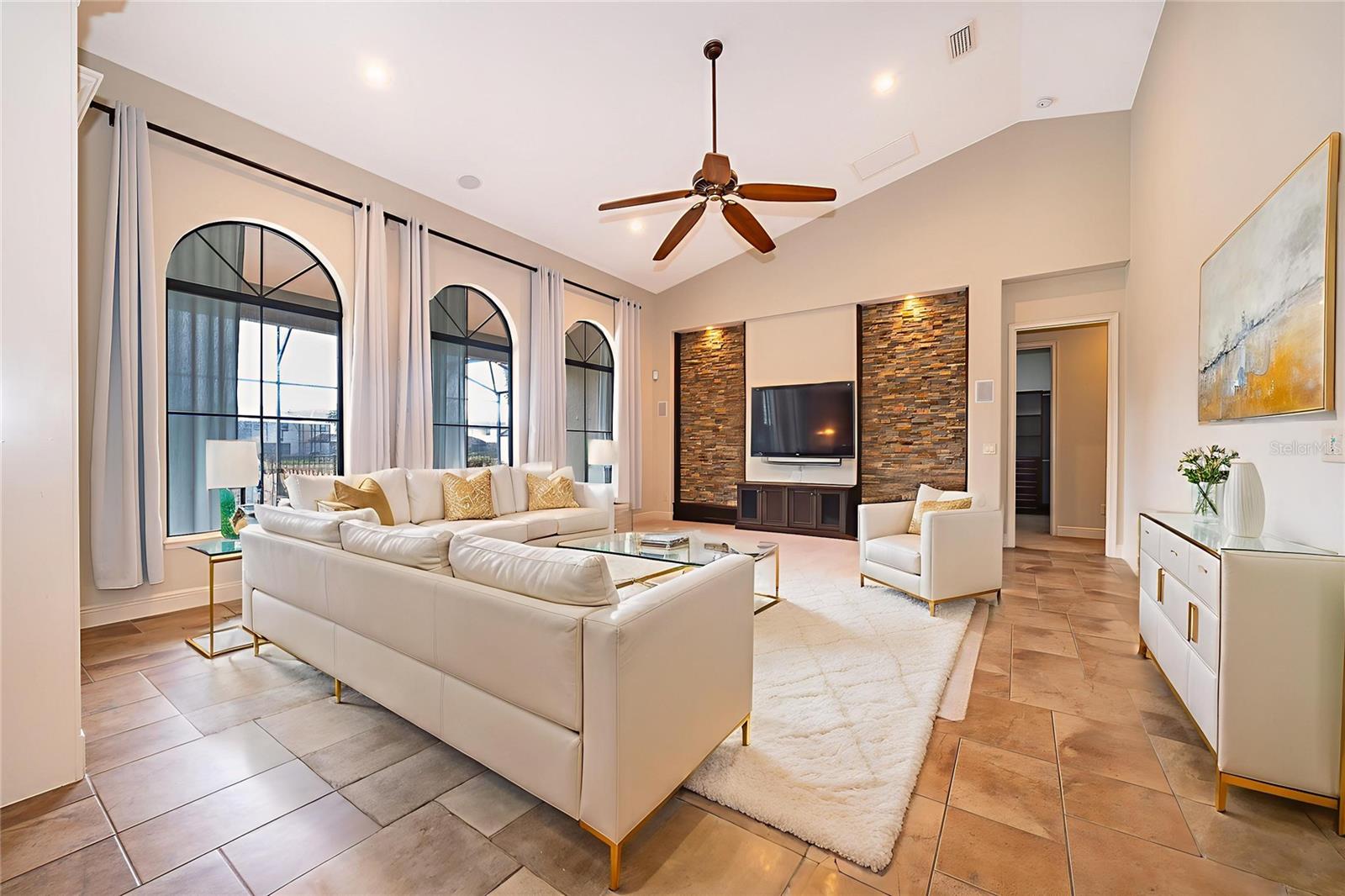 VENEZIA - Residential Lease