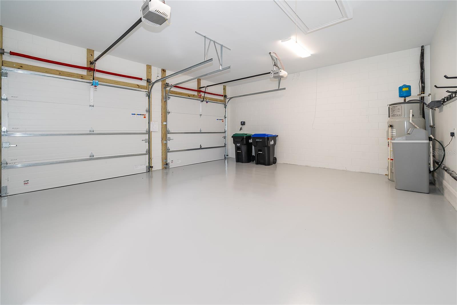 VENEZIA - Residential Lease