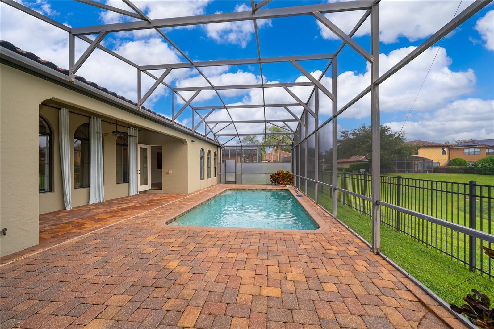 VENEZIA - Residential Lease