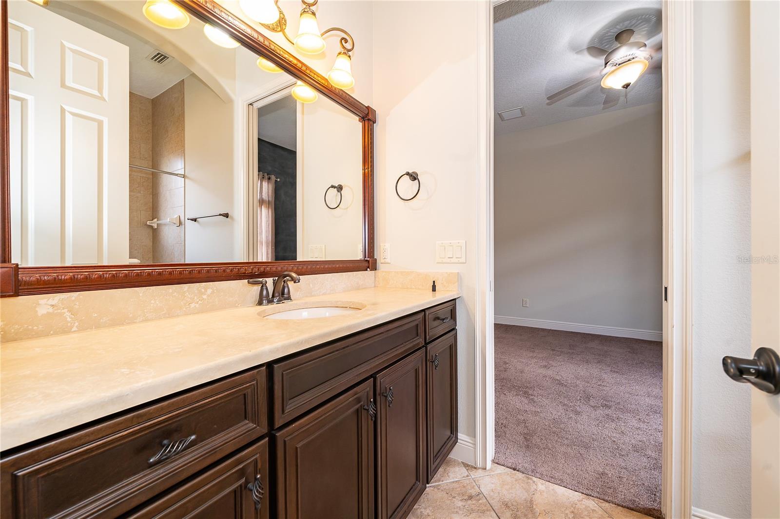 VENEZIA - Residential Lease