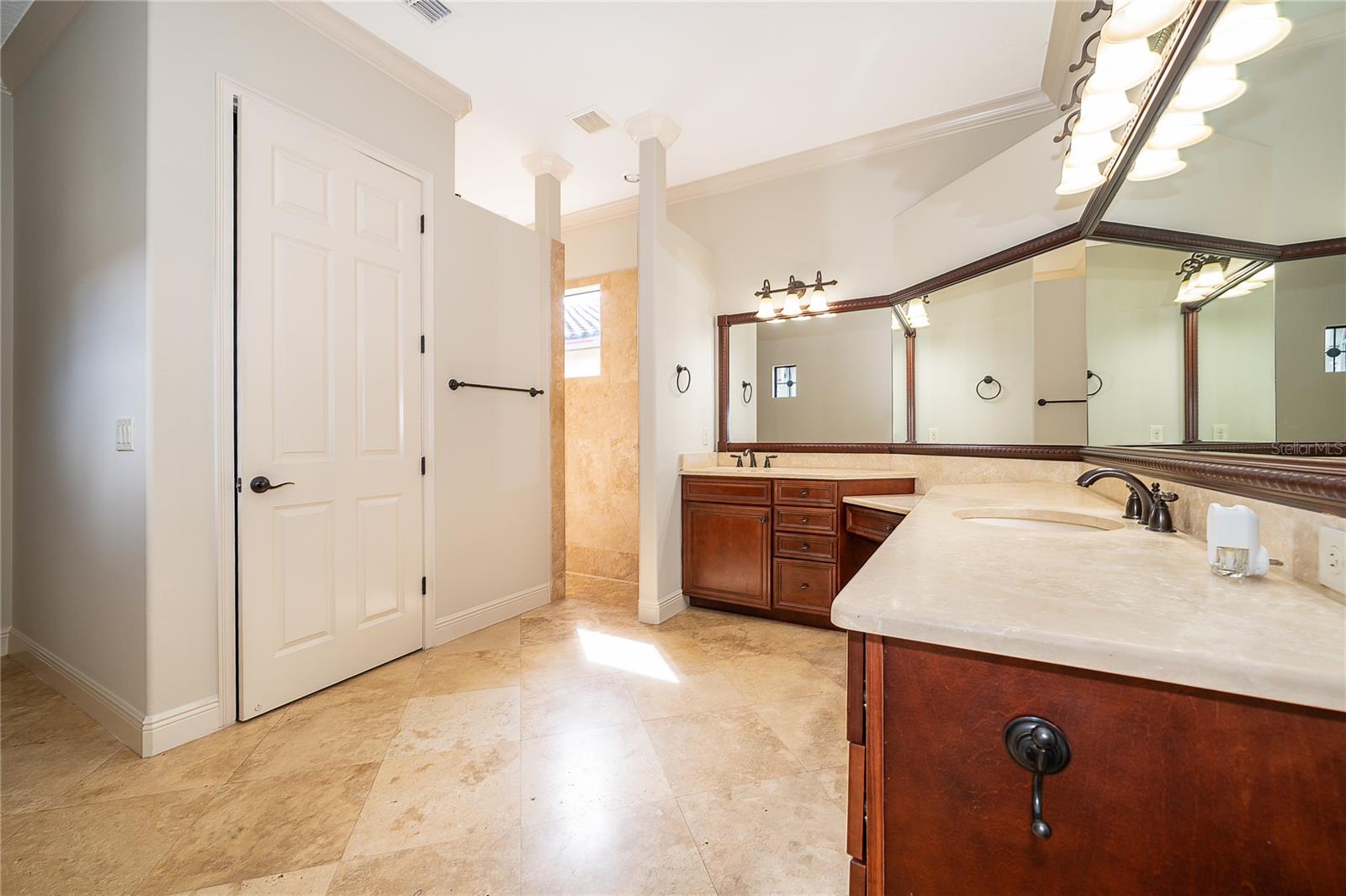 VENEZIA - Residential Lease