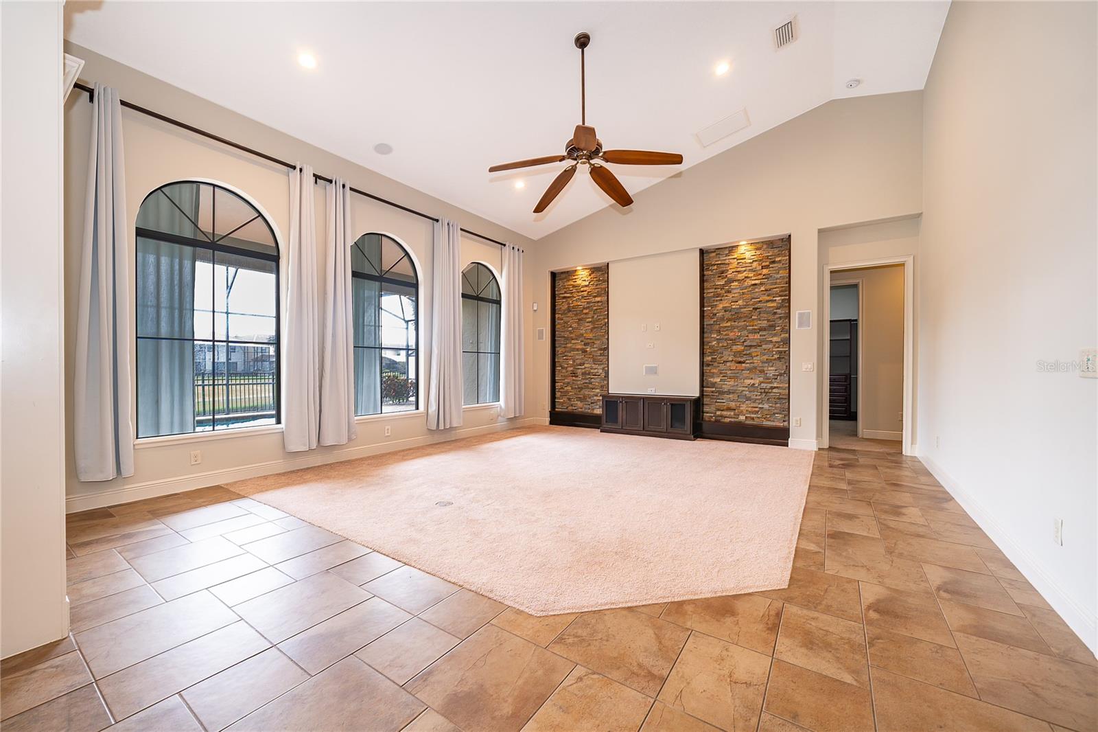 VENEZIA - Residential Lease