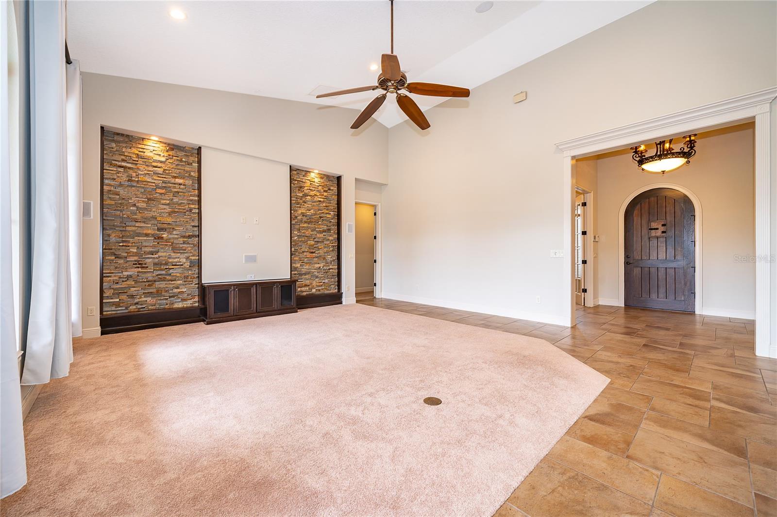 VENEZIA - Residential Lease