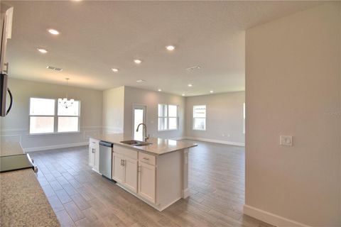 A home in AUBURNDALE