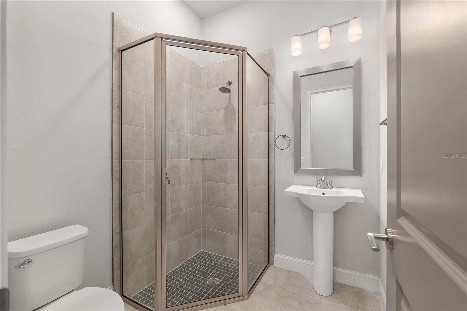 OAKMONT PH 2 PB 32 PG 30 - Residential Lease