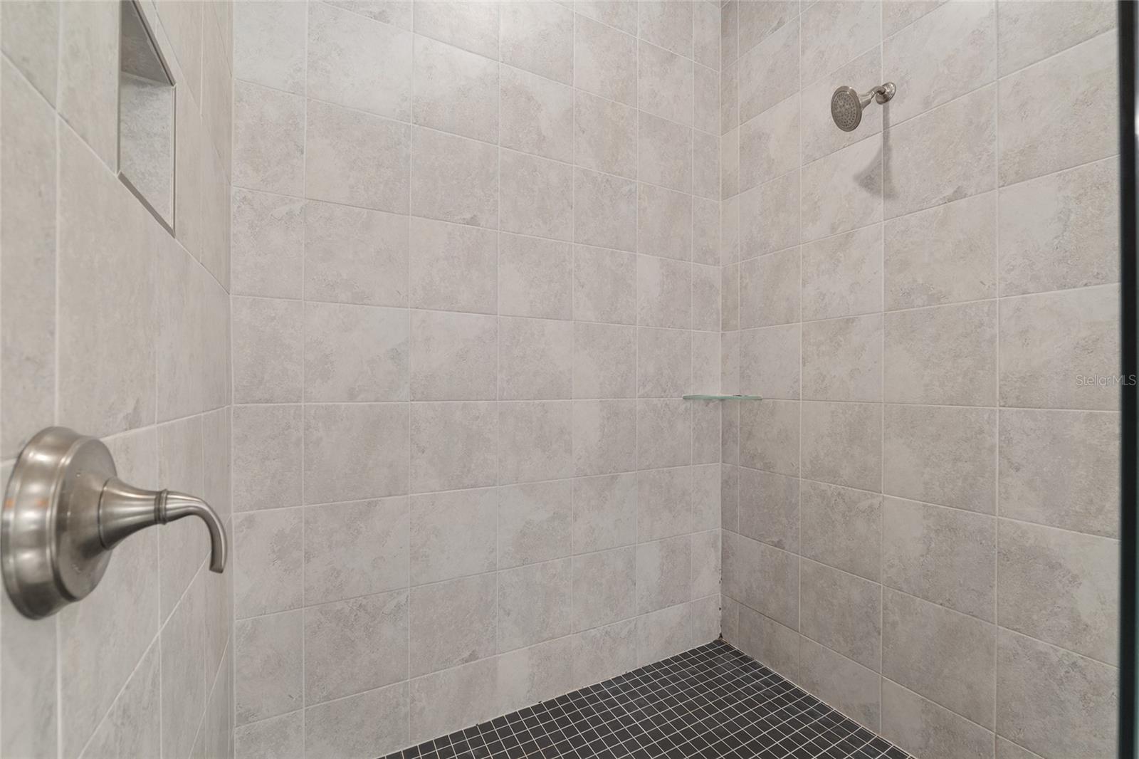 OAKMONT PH 2 PB 32 PG 30 - Residential Lease