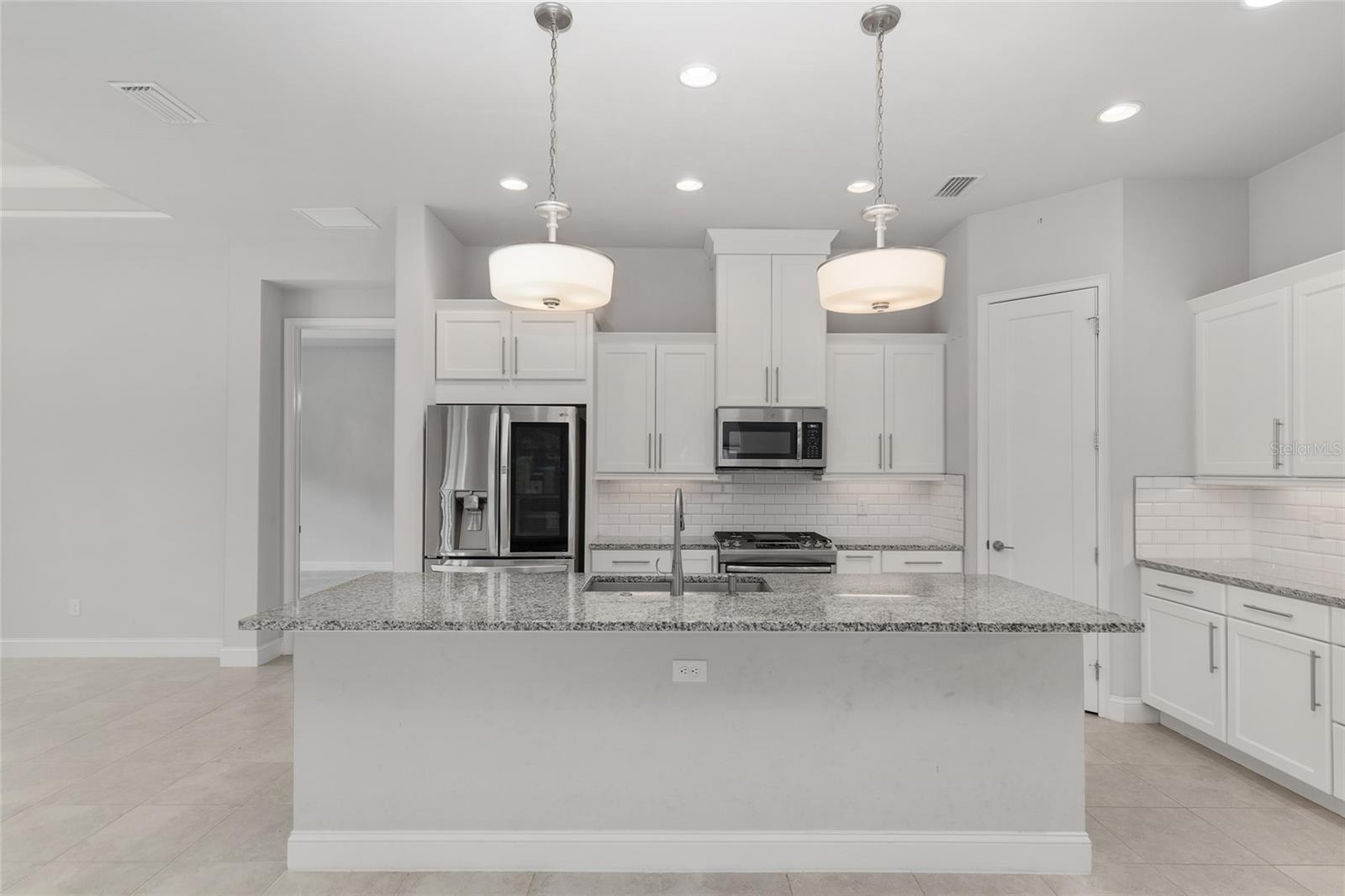 OAKMONT PH 2 PB 32 PG 30 - Residential Lease