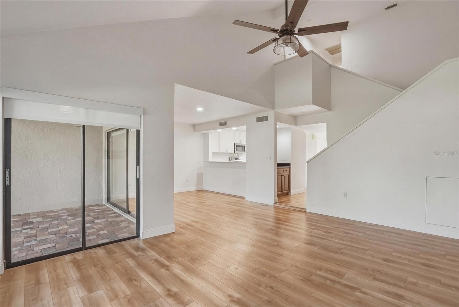 FAIRWAY LAKES TWNHMS VILLAG - Residential