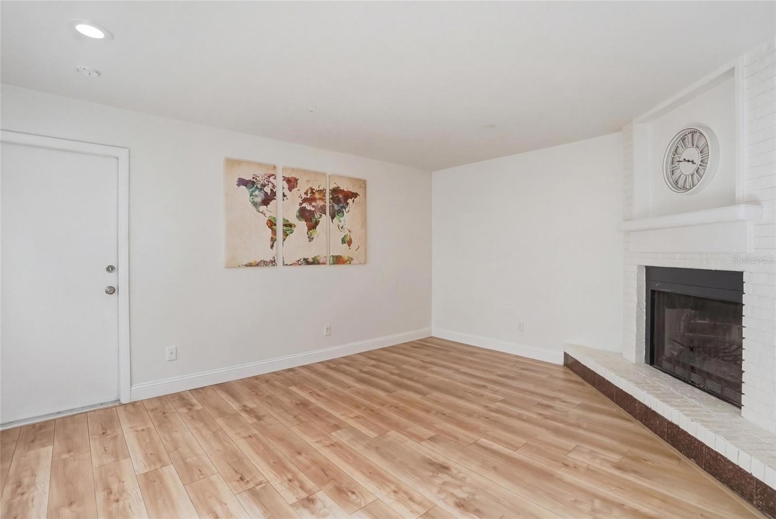 FAIRWAY LAKES TWNHMS VILLAG - Residential