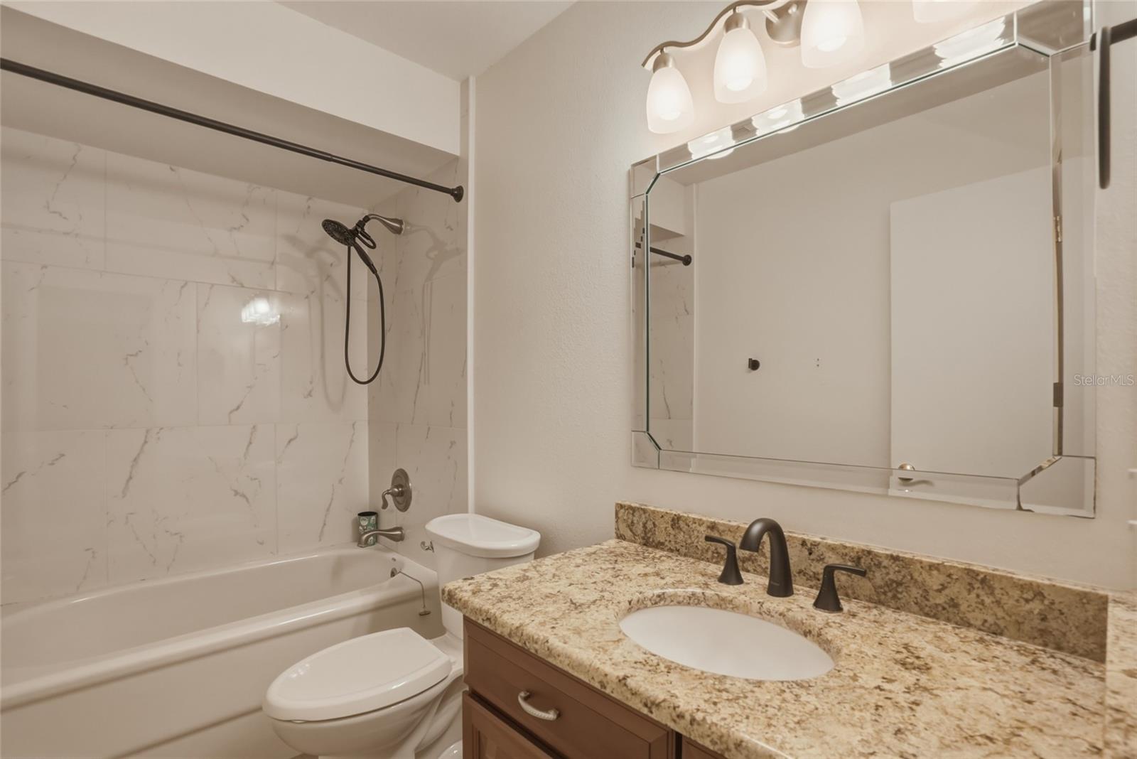 FAIRWAY LAKES TWNHMS VILLAG - Residential