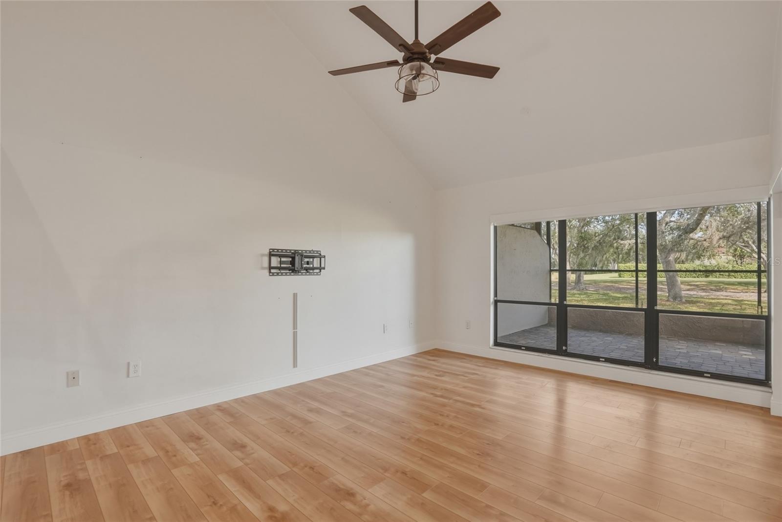 FAIRWAY LAKES TWNHMS VILLAG - Residential