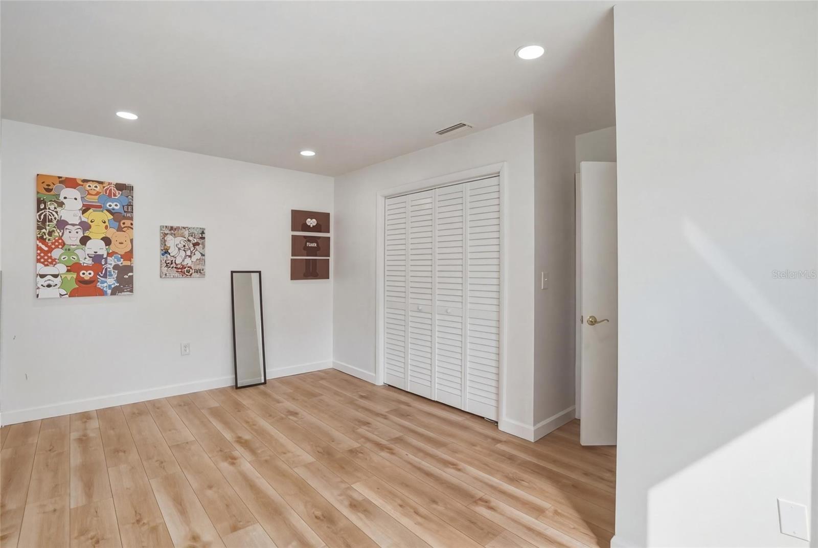 FAIRWAY LAKES TWNHMS VILLAG - Residential