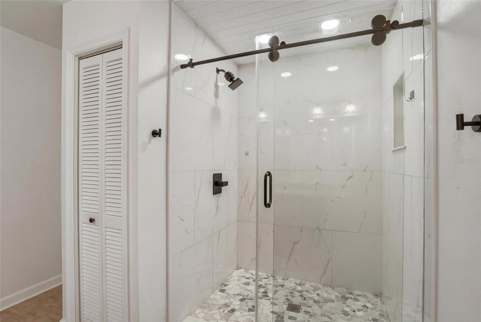 FAIRWAY LAKES TWNHMS VILLAG - Residential