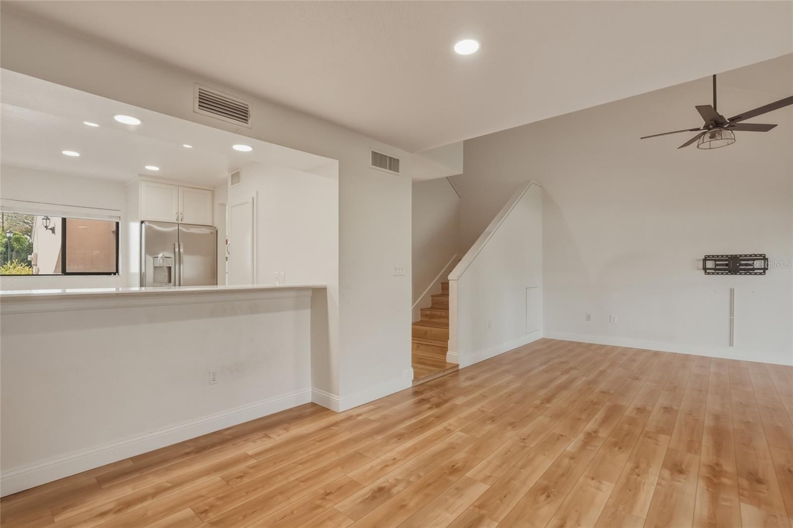 FAIRWAY LAKES TWNHMS VILLAG - Residential