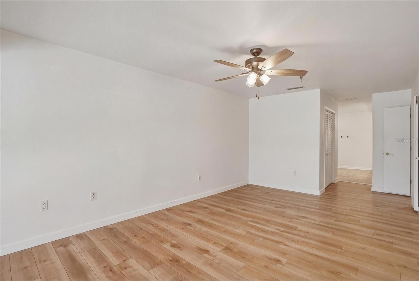 FAIRWAY LAKES TWNHMS VILLAG - Residential