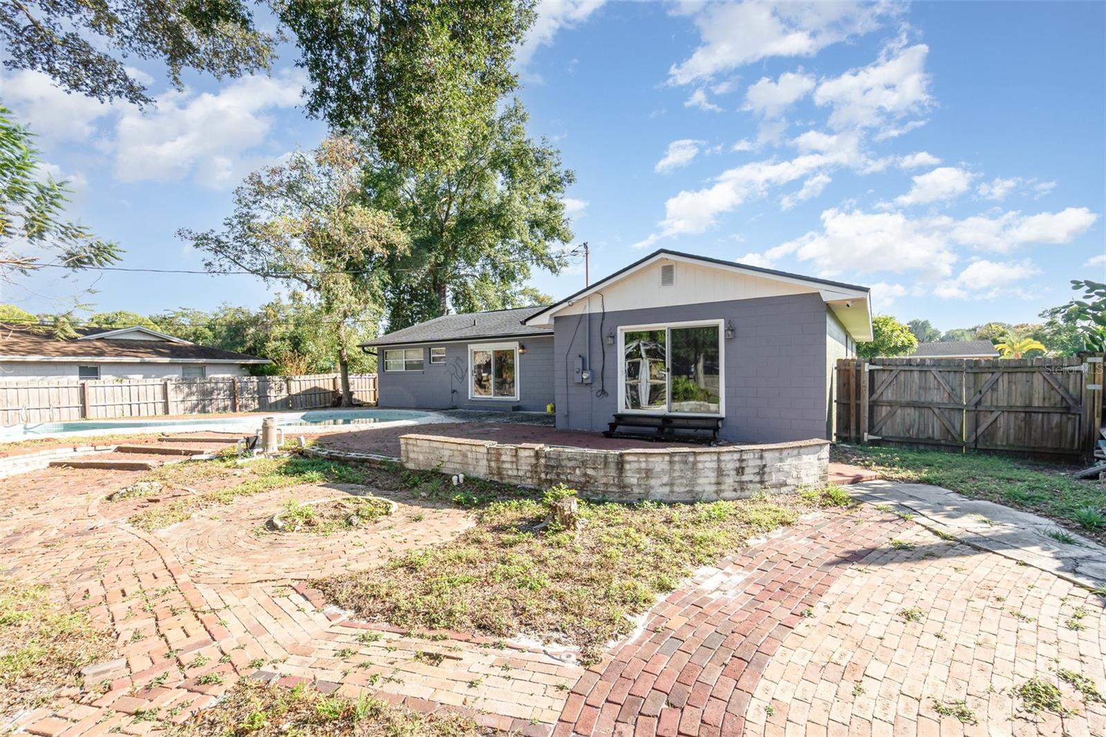 ILESDALE MANOR - Residential