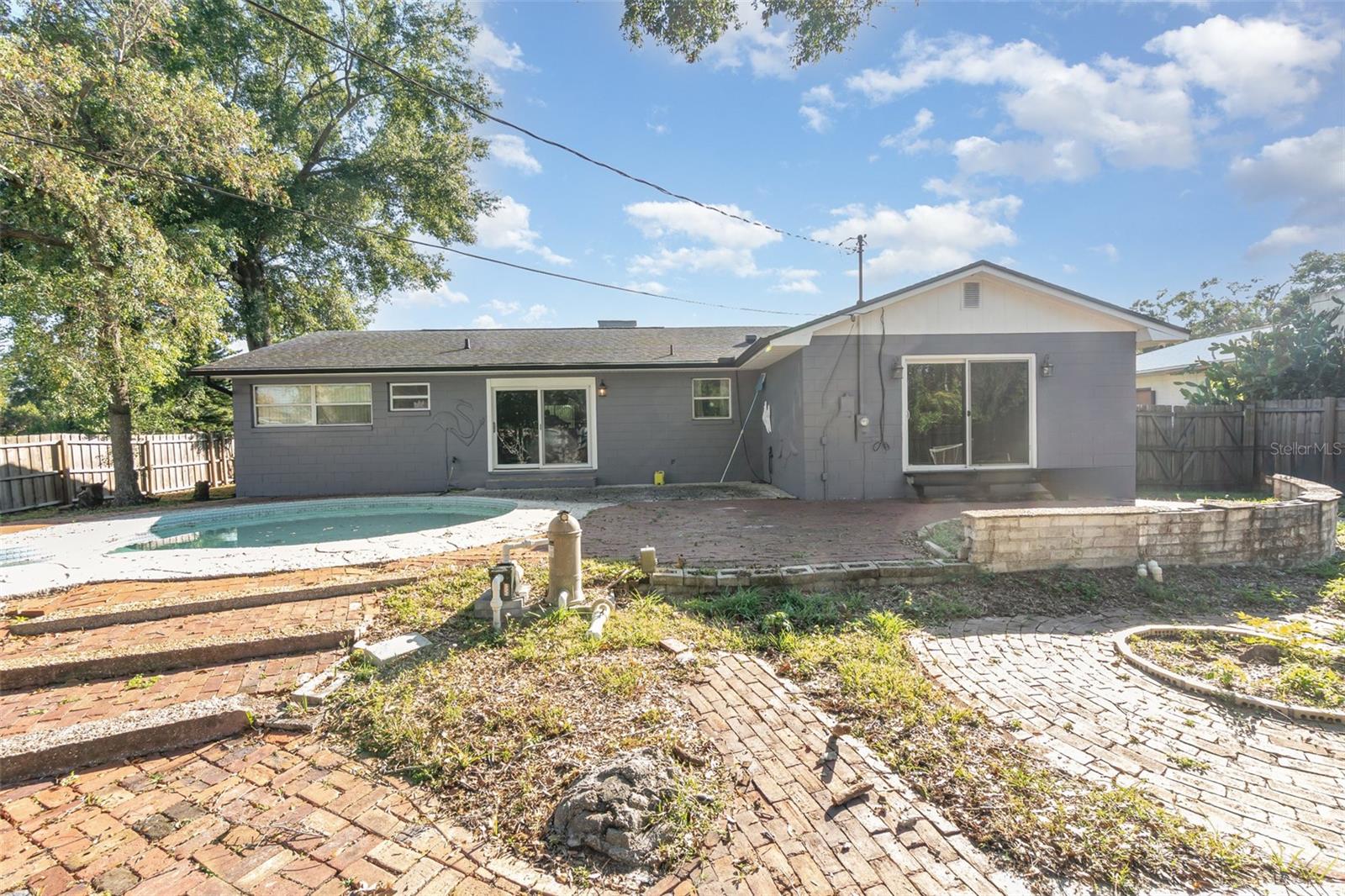 ILESDALE MANOR - Residential