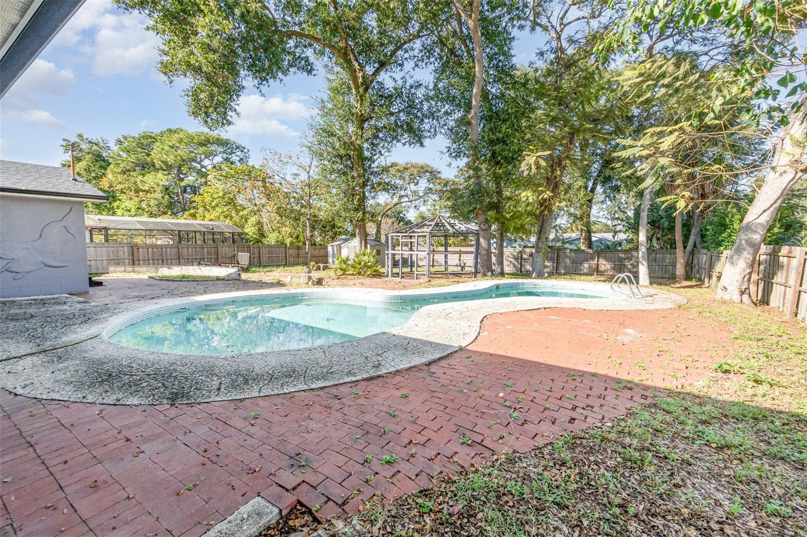 ILESDALE MANOR - Residential