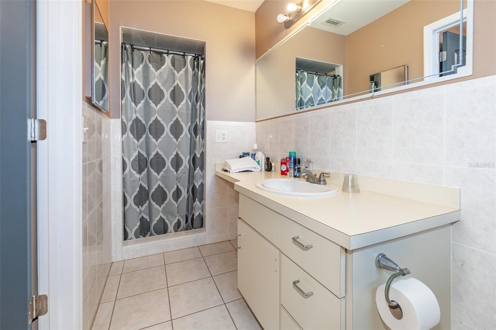 ILESDALE MANOR - Residential