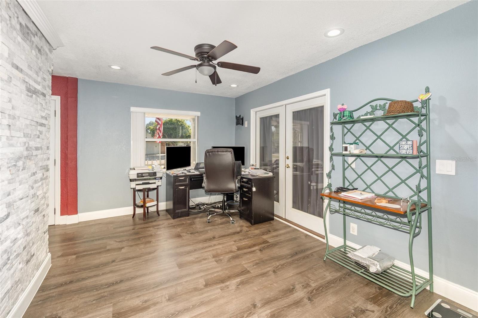 ILESDALE MANOR - Residential