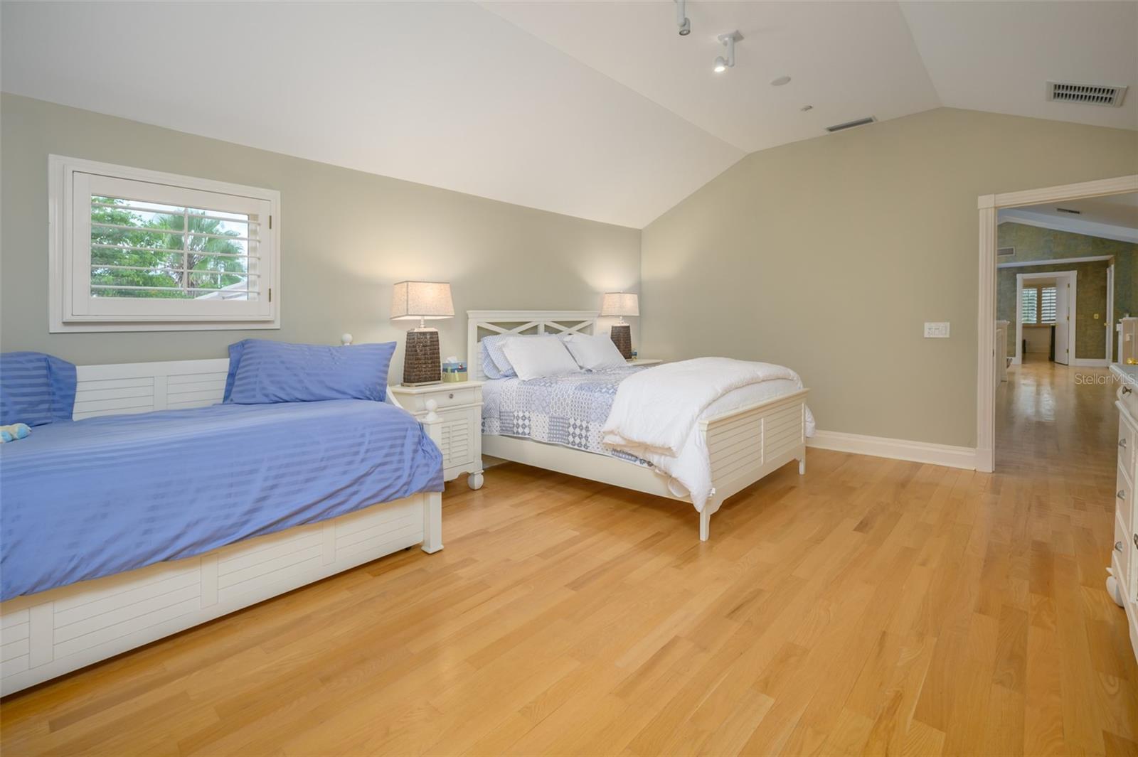 LONGBOAT KEY CLUB UNIT 5 - Residential Lease