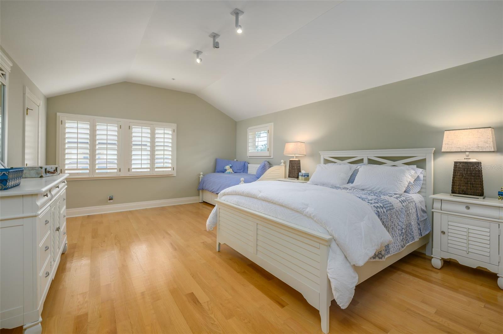 LONGBOAT KEY CLUB UNIT 5 - Residential Lease