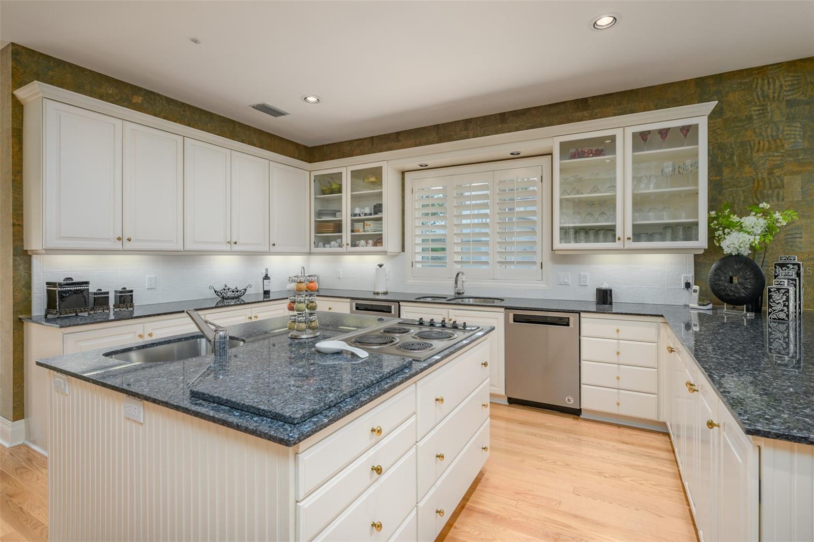 LONGBOAT KEY CLUB UNIT 5 - Residential Lease