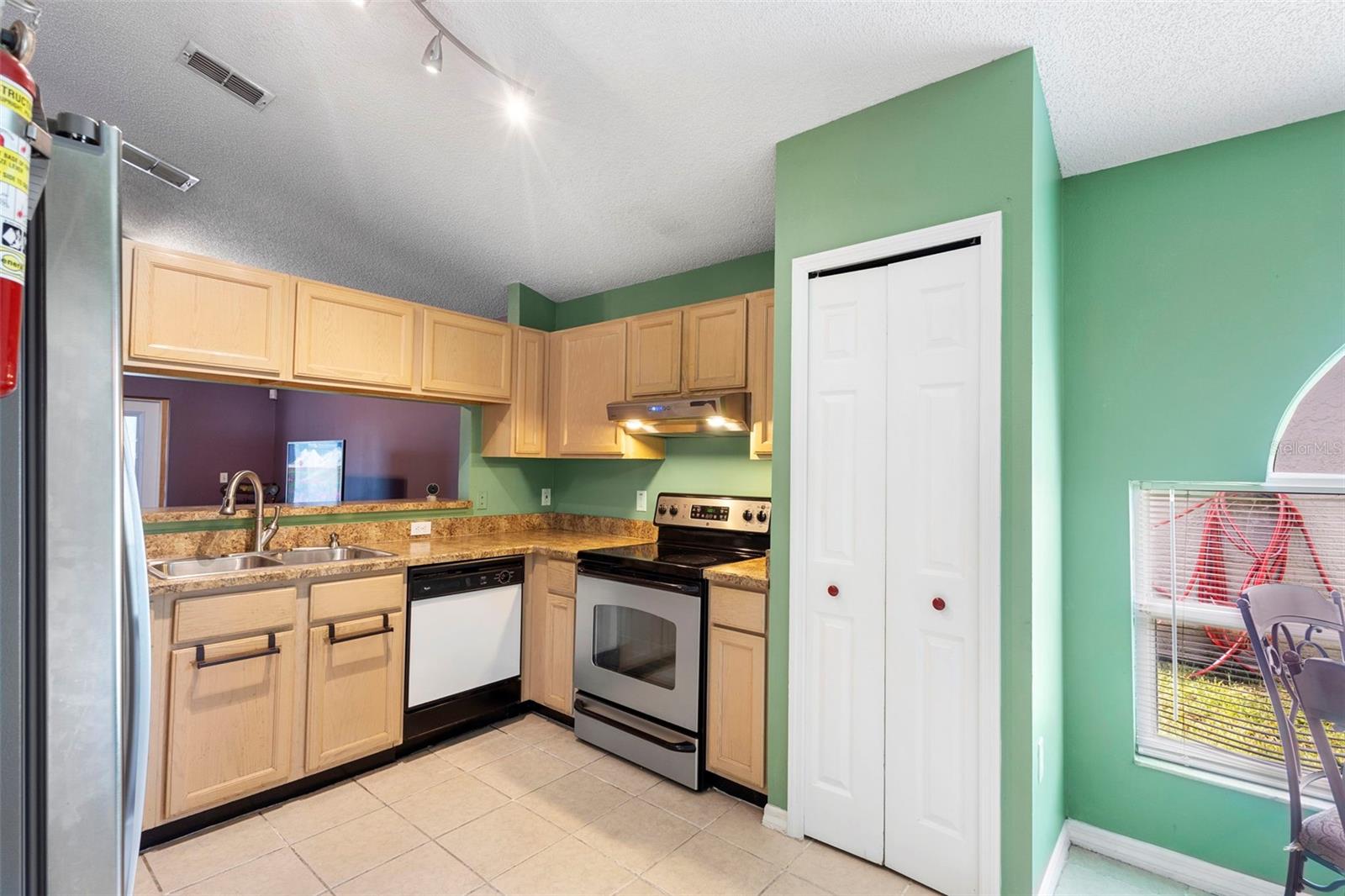 809 BRIGHTVIEW DRIVE