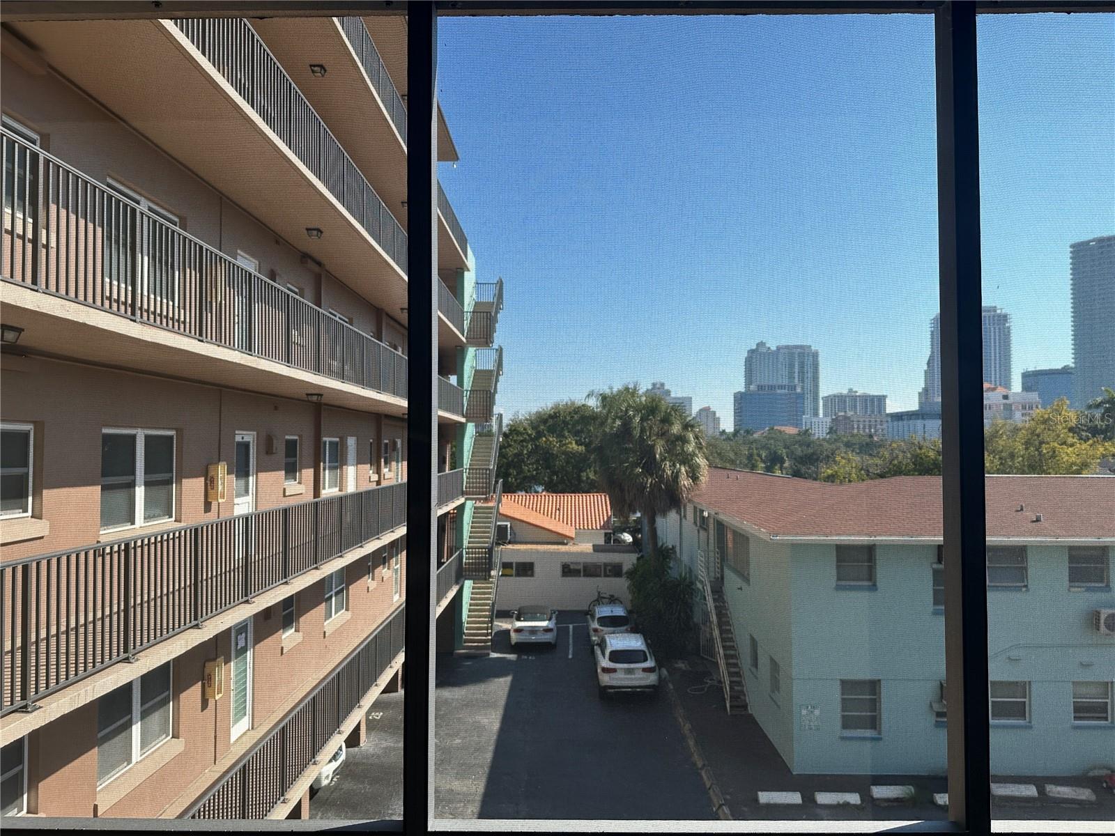 LAKE PALMS APTS CO-OP - Residential Lease