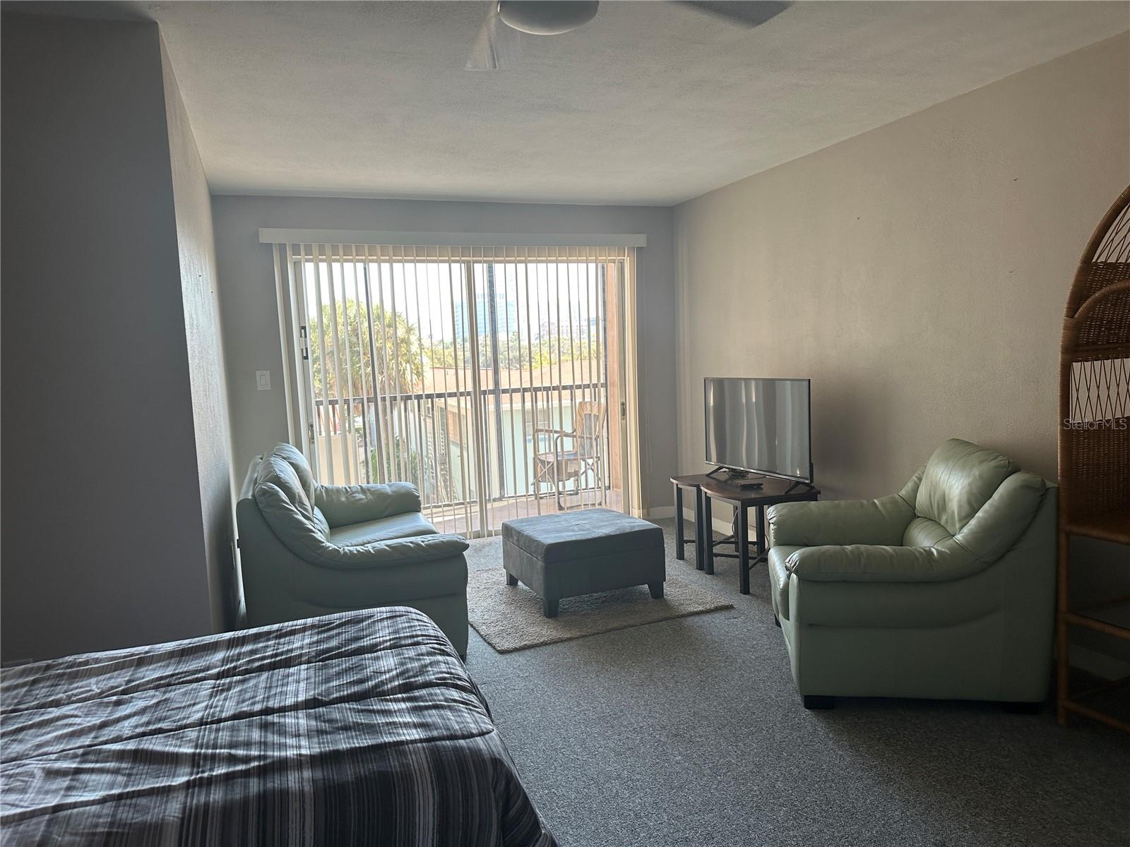 LAKE PALMS APTS CO-OP - Residential Lease