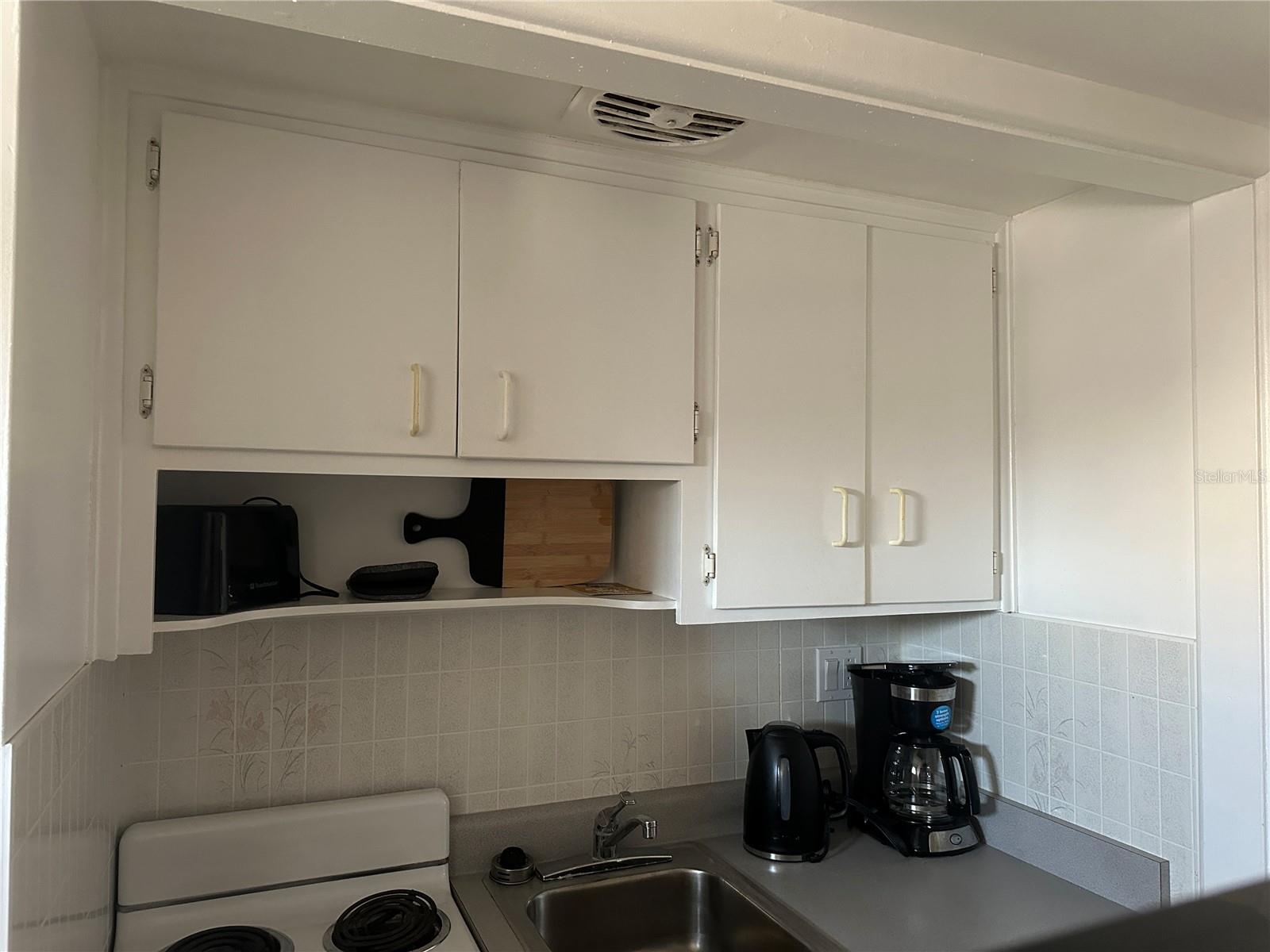 LAKE PALMS APTS CO-OP - Residential Lease