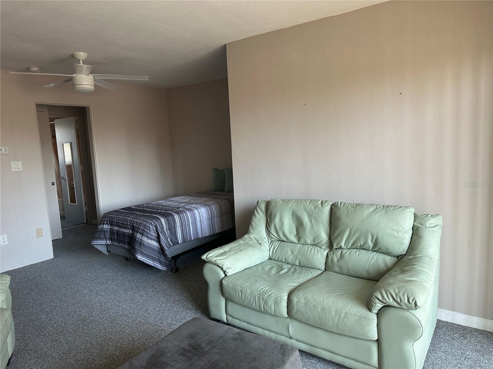 LAKE PALMS APTS CO-OP - Residential Lease